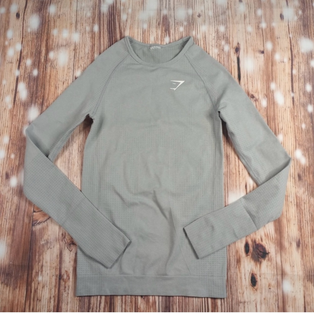 GYMSHARK WOMEN'S LONG SLEEVE TOP GRAY.